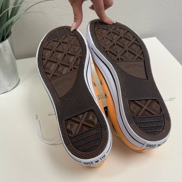 Converse Peach Sneakers - Size 11.5 Women/ 9.5 Men - Picture 3 of 3